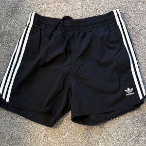 Adidas women’s shorts very good condition